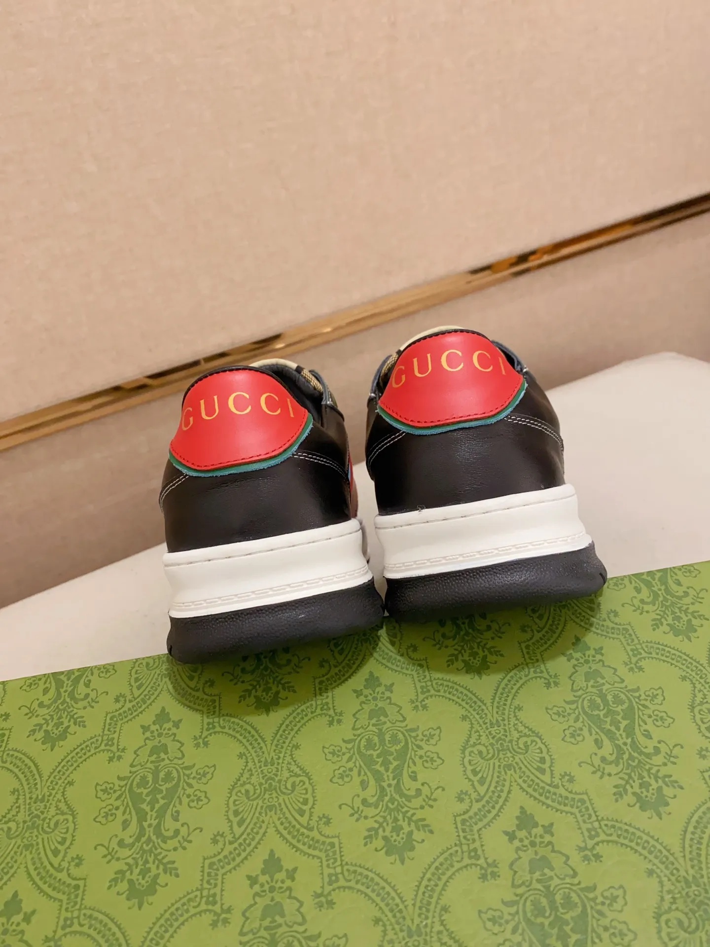 Men's clothing and shoes💰:400💰 (GUCCI) The latest model from the official website 🎁🎁Casual and fashionable men's shoes👟, hot style 💥The version is simple and elegant, exclusive for trendy men. Unique official website latest brand elements 👑Gucci original decoration, fashionable and generous, the fabric is original cowhide ✅sheepskin lining, the official website specifies wear-resistant casual outsole, the classic model is taken in kind at the counter🎬38-44 (45 is not returned or exchanged)